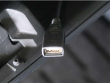 USB接続により外部オーディオと連携する事が出来、車内で音楽を楽しむ事が出来ます。