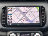 ♪ナビ付いてます!一度使い出すとナビにいつも頼っちゃいます!遠方に旅行する時には本当に重宝しますよ〜 ♪