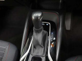 CVT(無段変速)のオートマチックです。フロアシフトがとても使い易いです。また高燃費に貢献するのもこのオートマチックです(*^_^*)