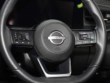 ハンドル左側には、アドバンスドドライブアシストディスプレイ操作スイッチ、右側には、プロパイロット、ハンズフリー設定スイッチ