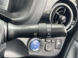 【オートライト(AUTO)】外の明るさをシステムが感知して、自動でヘッドライトが点灯します。ヘッドライトをつけ忘れを防ぐ便利機能です。