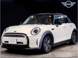 MINI 5door クーパーDが入庫いたしました。ボディーカラーは、ペッパーホワイトです。