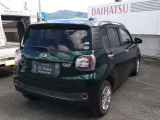 ワンオーナーで低走行の一台。当然、車内もきれいです。