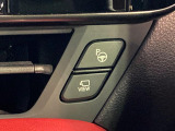 【リモート機能つきアドバンストパーク】専用スマートフォンアプリの使用で、車外から遠隔駐車・出庫が可能な先進機能。広い場所で乗り降りしたい時に便利です♪