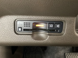 ハンドルの左下にETCがついています。高速道路の料金所の通過も楽々です。 カードの取り出しもしやすい場所についています。