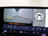上から車両を見下ろしたような映像をナビゲーション画面に表示する「パノラミックビューモニター(床下透過表示機能付き)も搭載しています。