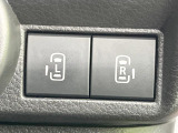 【両側パワースライドドア】スマートキーや運転席のスイッチで後席両側スライドドアの開閉が可能♪電動だから力を入れてドアを開ける必要が無く、小さなお子様でも簡単に開け閉めでき快適です♪