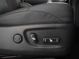 パワーシート搭載。微妙な調整が手軽にでき、ピッタリのポジションで運転することが可能です。