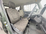 運転席シート廻りは使用感も少なく、良好な状態となっています。前オーナー様が丁寧に使っていたことがよくわかりますね。