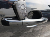 【キーレスエントリー】バッグやポケットからキーを取り出すことなく車にアクセスして、ロックとアラームを設定できます。 毎日の利便性をさらに高める機能です。