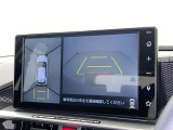 バックモニター付なので後退時に後方が見えるので安心。 車は構造上、死角がたくさんなので万が一を考えると必須ですね。 あくまで補助の為の装備、バックは目視で確認する事が重要ですよ。