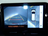 パノラミックビューモニターを装備。駐車場や交差点で周囲の安全確認をサポートします。