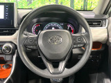 【純正革巻きステアリング】上質な革を使用することで、手にしっかり馴染みとても運転しやすいハンドルです♪