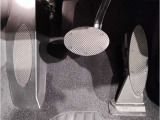 【ペダル】MINIはオルガン式アクセルペダルを採用しています。踏み込む足とペダルが同じ軌跡を描くため、かかとがずれにくく、アクセルコントロールがよりしやすくなるメリットがあります。