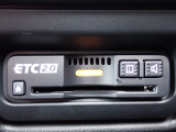 ■【ETC車載器】が装備されています。セットアップをしてお渡しとなり、ETCカードを差し込むだけで高速道路の利用が可能です。