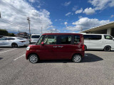 ミラクルオープンドア(助手席側ピラーレス)。 助手席側の前後ドアを開けると、間に柱(ピラー)がない大開口の「ミラクルオープンドア」が外観上の大きな構造的特徴です。