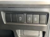 両側電動スライドドア!!荷物で手が塞がる際も簡単にドアの開閉が出来ます!何より力いらずで開閉OK!女性やお年寄りにも優しい。電動機能はOFFにもできますから元気なお子様の駆け出しも安心!
