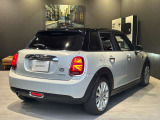 かわいいテールのデザインはほかの車にはない魅力があります。ひと目で&ldquo;MINI&rdquo;とわかるデザインです。