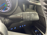 【オートライト(AUTO)】外の明るさをシステムが感知して、自動でヘッドライトが点灯します!ヘッドライトをつけ忘れを防ぐ便利機能です。