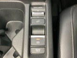セレクターノブの下に、異なる加速感を楽しめるドライブモードスイッチがついています。一般道、スポーツ走行、エコ走行など、シーンに合わせて最適な加速感を楽しめるドライブモードスイッチです。