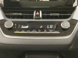 オートエアコンは温度を設定するだけで、自動で風量などを設定してくれます。運転しながら操作も必要ないので、安全性も向上します。