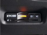 ◆ETC2.0装着◆進化したドライブ体験。料金収受システムだけだったETCが生まれ変わって、高速道路を賢く使うETC2.0に進化しました。多彩な情報サービスが便利で快適なドライブ体験を提供します。