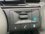 安心快適プロパイロット装備です。自動車専用道路などで前車に合わせ、アクセル、ブレーキ、車線に合わせてハンドル操作をサポート。快適ながらも追突予防にもなり安心です。