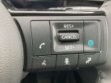 安心快適プロパイロット装備です。自動車専用道路などで前車に合わせ、アクセル、ブレーキ、車線に合わせてハンドル操作をサポート。快適ながらも追突予防にもなり安心です。