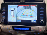 パノラミックビューモニター付きです。車両を上から見たような映像をディスプレイオーディオ画面に表示。運転席からの目視だけでは見にくい、車両周辺の状況をリアルタイムでしっかり確認できます。