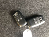 スマートキー2本付き!キーをポケットやカバンに入れておくだけでドアの施錠・開錠やエンジンスタートの操作が簡単です!