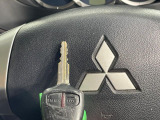 【キーレス】少し離れた場所からでもボタン一つでドアの開錠・施錠ができるのでとっても便利!ドアの鍵穴周りに傷をつけることもありません♪