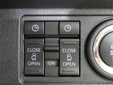 リヤドアは両側パワースライドドアです
