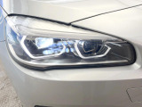 ●LEDヘッドライト:夜間走行時も良好な視界を確保し安心して運転できる高輝度LEDヘッドライトを装備!点灯速度が早く、消費電力も抑えられています。