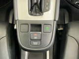 パーキングブレーキはスマートな電子制御式と合わせて渋滞時等にブレーキペダルから足を離しても停車状態を保持してくれるオートブレーキホールド機能で運転が楽になります。スタートはアクセルペダルを踏むだけ