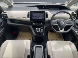 視点が高く、周りが見えやすいシート位置となっております。運転する時の眺めもいいですよ♪アームレストもあるので、長時間ドライブが楽しくなりますね!