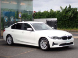 BMW在庫保有台数常時100台以上!ご来店の際はBMW本店(厚木市下荻野140-1)にご来店ください!弊社自慢の全天候型ショールーム!BMW在庫保有台数常時100台以上ございます!