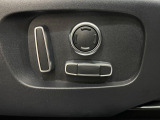 電動パワーシートですので運転中のシート調節も安全に行えます。微調整も可能ですのであなただけのドライビングポジションを実現します。