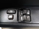 運転席はオートパワーウィンドウ☆窓の全閉全開が自動で出来るので便利ですよ♪