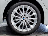 【BMWアロイホイル】軽量かつ強度に拘ったアロイホイル。走行性能ポテンシャルを引き出す設計。車の足元を引き締めてくれる大きなポイントはアロイホイルです。