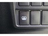 リヤガラスサンシェードの開閉は運転席から操作できます。