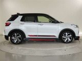 躍動するSUVスタイルにTRD製のフルエアロ仕様で個性を演出します。
