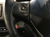 【ステアリングスイッチ】運転中に視線を前に向けたまま操作できます。