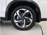 ■225/55R18純正アルミホイール装備。タイヤは納車前整備にて交換いたします。銘柄はお任せください。