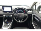 スポーティームード溢れる運転席周りですね。 クイックなドライビングに対応できるよな運転席回りになっています。 ドライブがますます楽しくなりますね!