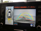 パノラミックビューモニター付きです。車両を上から見たような映像をディスプレイオーディオ画面に表示。運転席からの目視だけでは見にくい、車両周辺の状況をリアルタイムでしっかり確認できます。