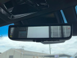 【デジタルインナーミラー】後席の大きな荷物や同乗者で後方が確認しづらい時でも安心!カメラが撮影した車両後方の映像をルームミラー内に表示。クリアな視界で状況の確認が可能です!