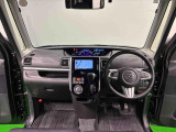 見易い計器類と運転し易いドライビングポジションは、視角も少なく前方&左右の見切りが良く運転し易いクルマです