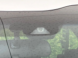 【ホンダセンシング】走行中に前方の車両等を認識し、衝突しそうな時は警報とブレーキで衝突回避と被害軽減をアシスト。より安全にドライブをお楽しみいただけます。