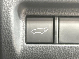 【パワーバックドア】スマートキーや運転席のボタンを押すだけでリアゲートが自動で開閉します!荷物を持っている時や、高い位置にあるバックドアを閉める際に便利な機能です♪
