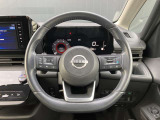 手元でナビの音量調整等が出来るのでナビの操作によるわき見運転を防止することが出来ます。